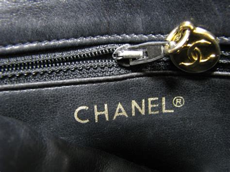 chanel bag zipper